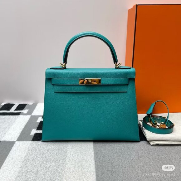 Classic Hermes Bag: A Stylish and Versatile Choice for Elegance - Picture 1 of 4